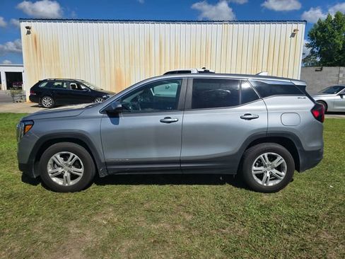 Used 2024 GMC Terrain SLE FWD image 3