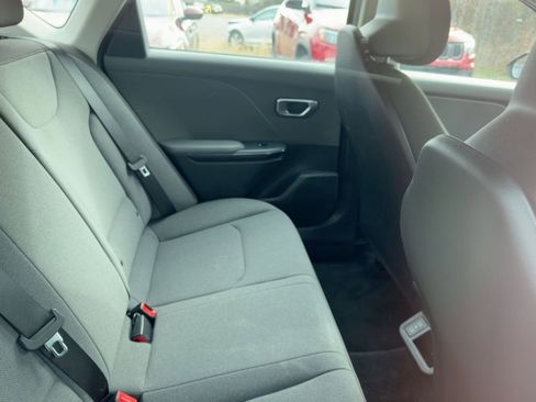 Used 2025 Kia K4 LXS image 9