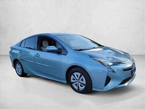 Used 2016 Toyota Prius Four FWD image 3