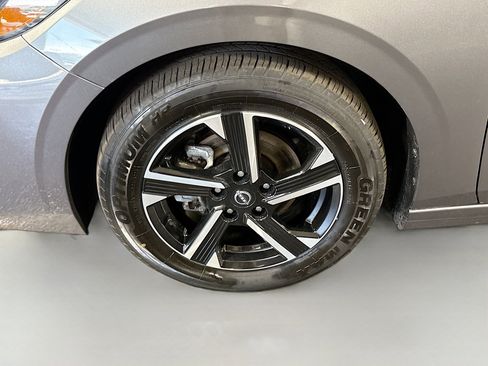 Used 2024 Nissan Sentra SV FWD image 38