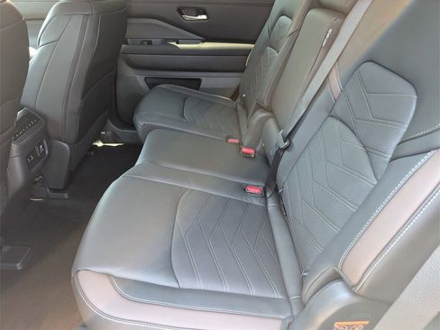 New 2025 Nissan Pathfinder Platinum image 27