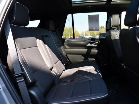 Used 2023 GMC Yukon SLT w/ SLT Premium Package AWD/4WD image 18