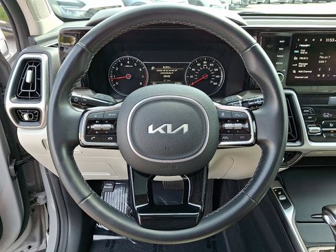 Certified 2023 Kia Sorento S w/ Panoramic Sunroof Package AWD/4WD image 21