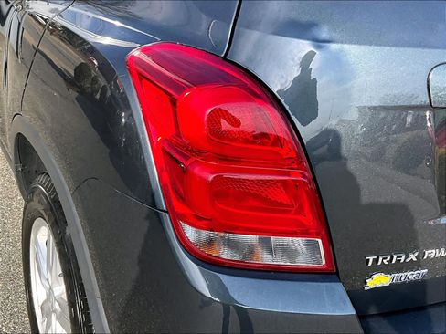 Used 2020 Chevrolet Trax LT AWD/4WD image 32
