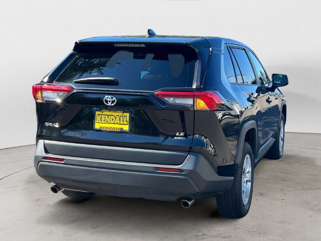 Used 2025 Toyota RAV4 LE AWD/4WD image 5