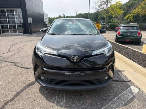 Used 2019 Toyota C-HR Limited FWD image 2