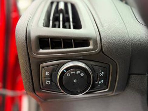 Used 2014 Ford Focus SE w/ Equipment Group 201A FWD image 20