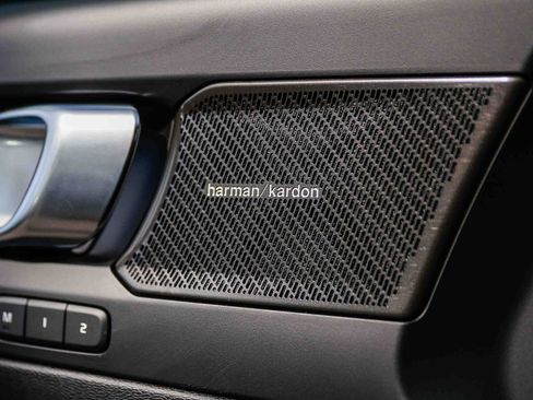 Used 2023 Volvo C40 P8 Recharge Ultimate w/ Protection Package Premier image 25