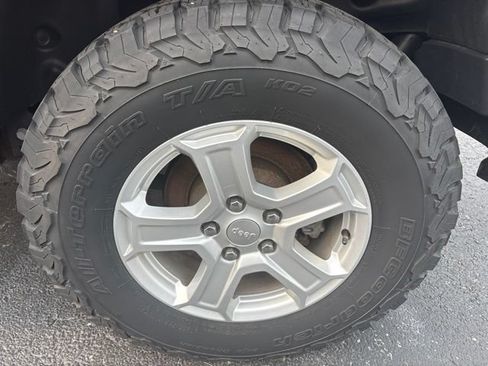 Used 2019 Jeep Wrangler Unlimited Sport S AWD/4WD image 16