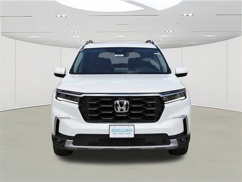 New 2025 Honda Pilot Touring image 2
