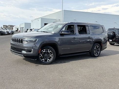 Used 2024 Jeep Wagoneer L Series III w/ Flexible Seating Group AWD/4WD image 2