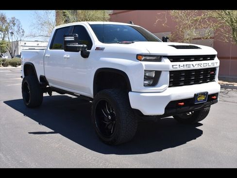 Used 2020 Chevrolet Silverado 2500 LT w/ Z71 Off-Road Package AWD/4WD image 2