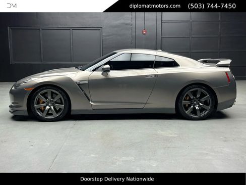 Used 2009 Nissan GT-R Premium image 3
