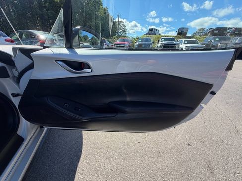 Used 2016 MAZDA MX-5 Miata Club RWD image 15