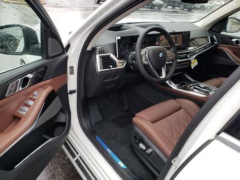 New 2026 BMW X7 xDrive40i w/ Premium Package image 10