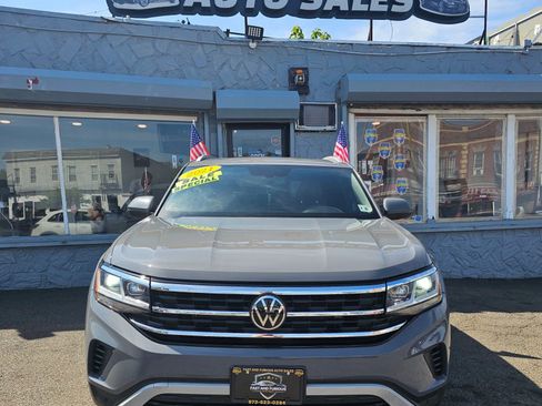 Used 2021 Volkswagen Atlas Cross Sport SE w/ Panoramic Sunroof Package image 1