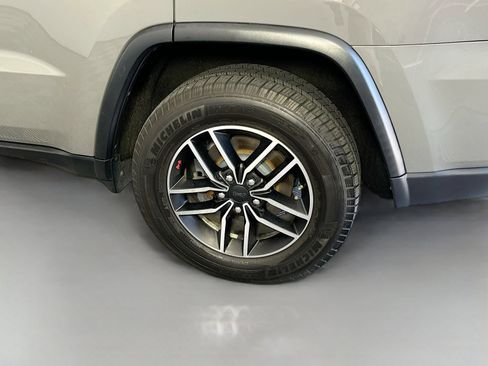 Used 2020 Jeep Grand Cherokee Trailhawk AWD/4WD image 32