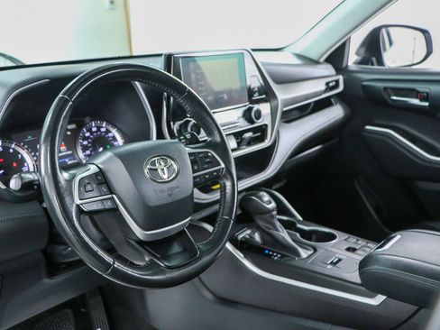 Used 2023 Toyota Highlander XLE FWD image 23