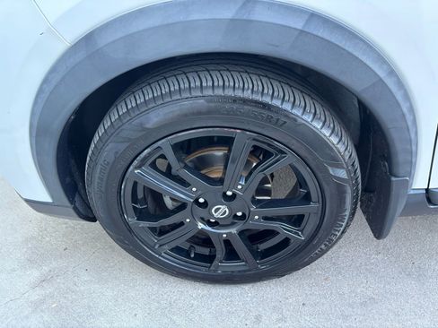 Used 2020 Nissan Kicks SR w/ Exterior Package image 10