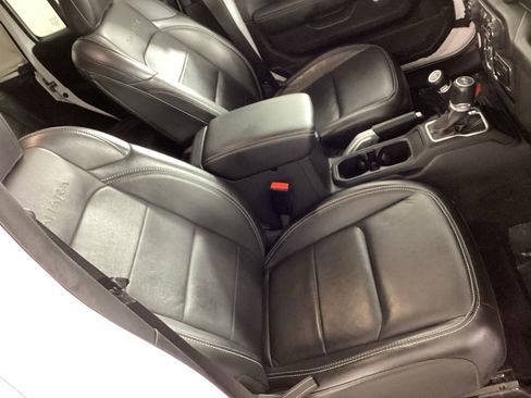 Used 2022 Jeep Wrangler Unlimited Sahara w/ Cold Weather Group image 8