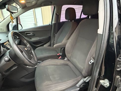 Used 2018 Chevrolet Trax LS w/ LPO, Cargo Package image 12
