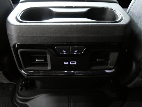 Used 2024 GMC Sierra 1500 AT4 w/ Technology Package AWD/4WD image 23