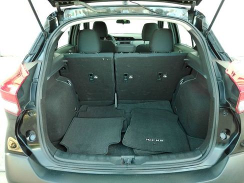 Used 2018 Nissan Kicks SV image 21