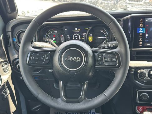 Certified 2025 Jeep Wrangler Unlimited Rubicon 4xe w/ Convenience Group AWD/4WD image 21