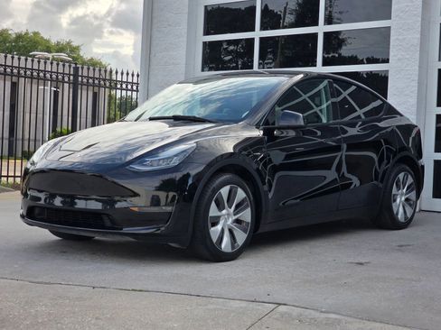 Used 2023 Tesla Model Y Long Range AWD/4WD image 9