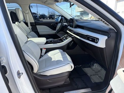 Certified 2023 Lincoln Aviator Black Label w/ Dynamic Handling Package AWD/4WD image 15