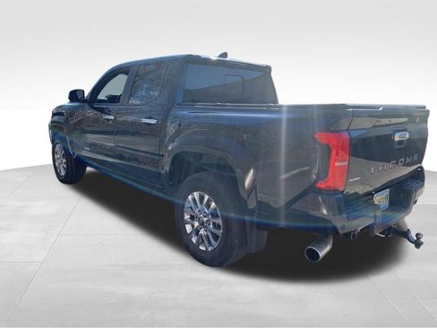 Used 2024 Toyota Tacoma Limited w/ Limited Package (LT) image 5