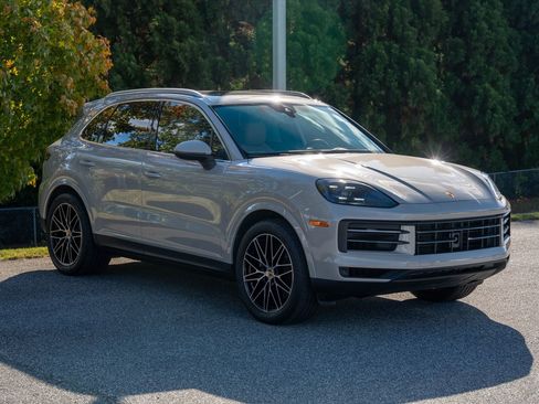Certified 2024 Porsche Cayenne image 9