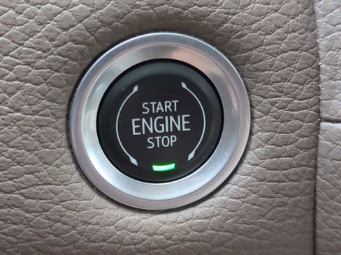 Used 2022 GMC Yukon Denali RWD image 17