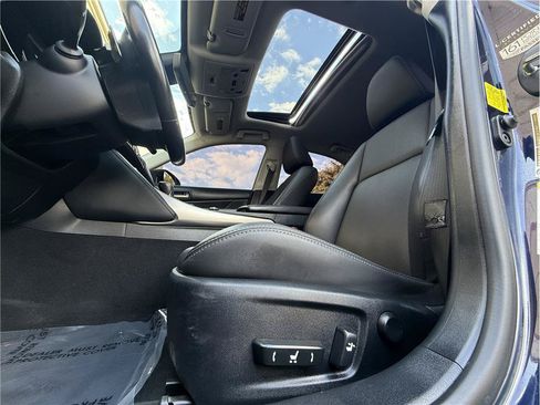 Used 2017 Lexus IS 200t RWD image 15