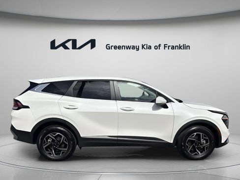 Used 2024 Kia Sportage LX AWD/4WD image 8