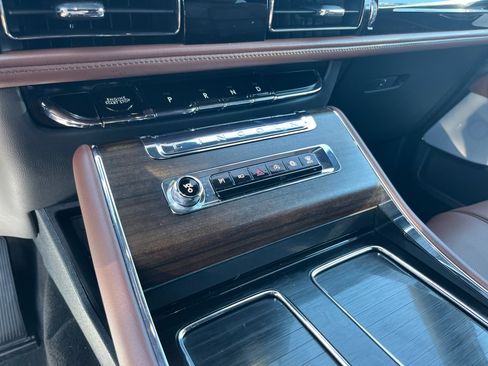 Used 2025 Lincoln Aviator Reserve w/ Luxury Package AWD/4WD image 20