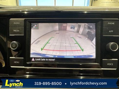 Used 2022 Volkswagen Taos S image 4