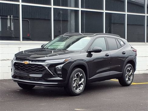 New 2026 Chevrolet Trax LT w/ LT Convenience Package FWD image 1