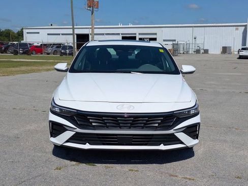 Used 2025 Hyundai Elantra SEL FWD image 8