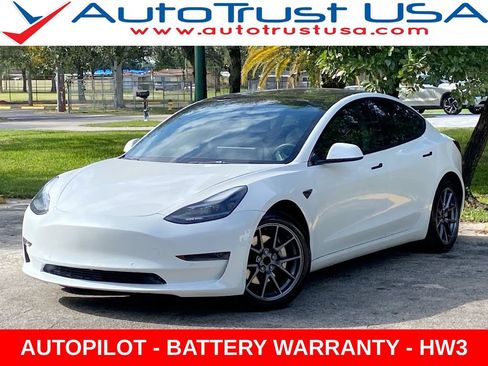 Used 2021 Tesla Model 3 Standard Range Plus image 1