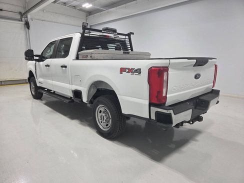 Used 2023 Ford F250 XL w/ FX4 Off-Road Package AWD/4WD image 3