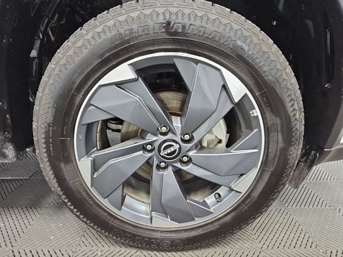 Used 2025 Nissan Rogue SV FWD image 44