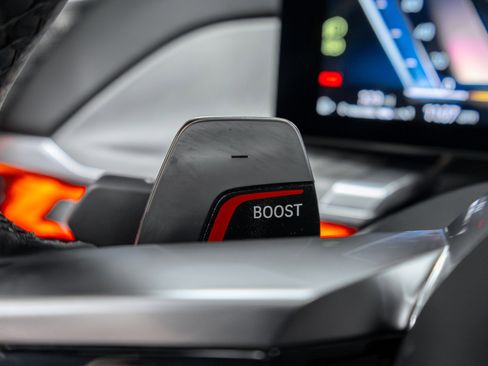 Used 2023 BMW 760i xDrive w/ Parking Assistance Package image 59