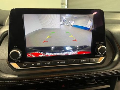 Used 2024 Nissan Rogue S FWD image 29