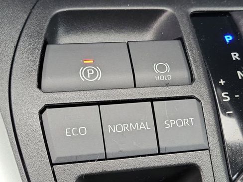 Used 2019 Toyota RAV4 XLE w/ Carpet Mat Package FWD image 17