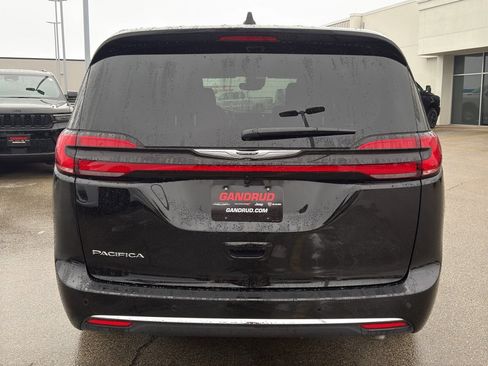 New 2026 Chrysler Pacifica Select image 7