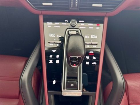 Used 2022 Porsche Cayenne Platinum Edition image 17