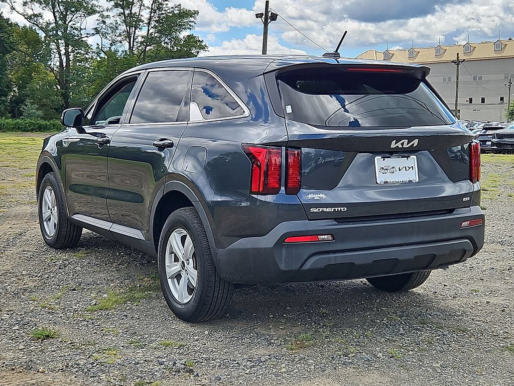 Used 2023 Kia Sorento LX AWD/4WD image 5