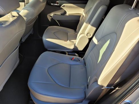 Used 2024 Toyota Highlander XLE image 20