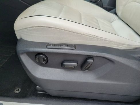 Used 2018 Volkswagen Tiguan SEL Premium FWD image 10